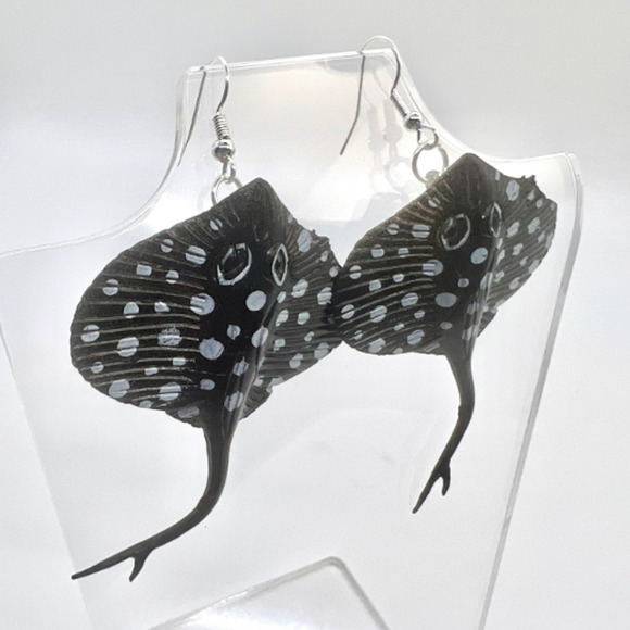 Stingray Earrings - Ocean Animal Earrings - Beach Earrings - Teacher Earrings - Picture 1 of 9